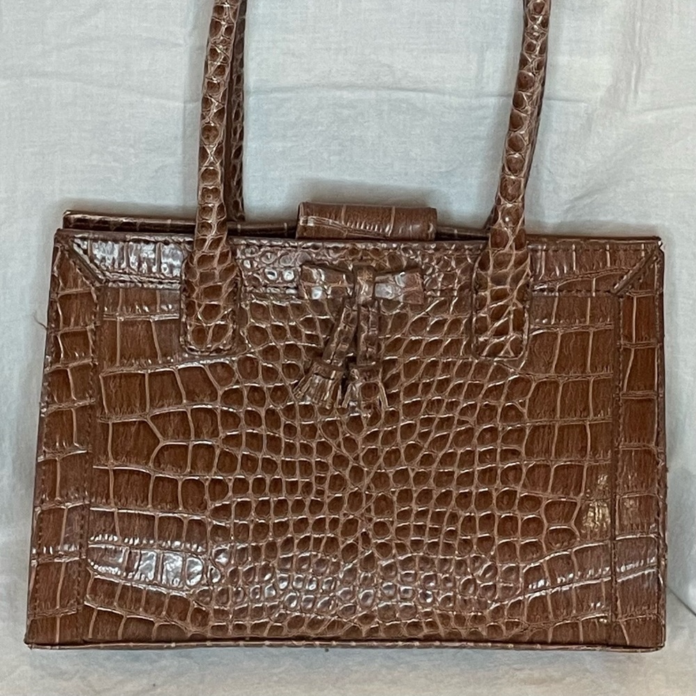 👛Vintage Liz Claiborne faux crock/alligator small purse with bow and tassel. 👛